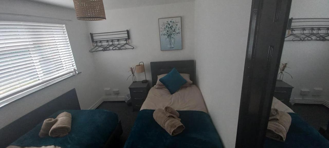 6-Min Walk To New Cross Parking Long Stay Discounts Wolverhampton Bagian luar foto