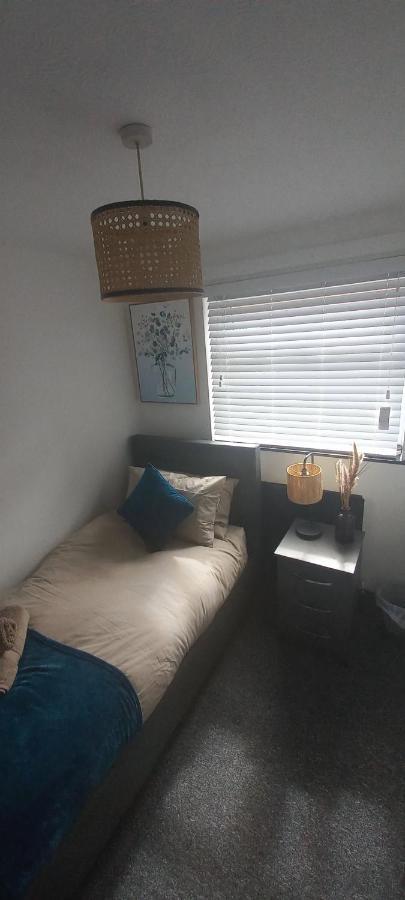6-Min Walk To New Cross Parking Long Stay Discounts Wolverhampton Bagian luar foto