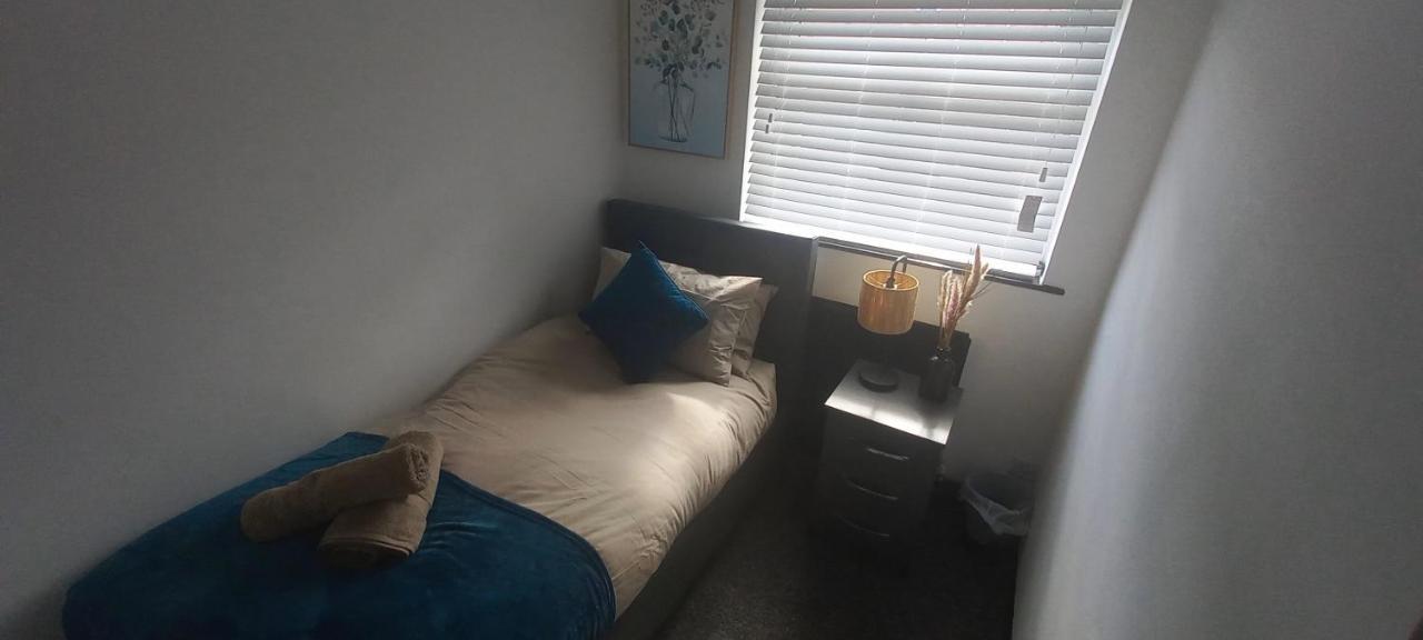 6-Min Walk To New Cross Parking Long Stay Discounts Wolverhampton Bagian luar foto