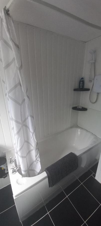 6-Min Walk To New Cross Parking Long Stay Discounts Wolverhampton Bagian luar foto