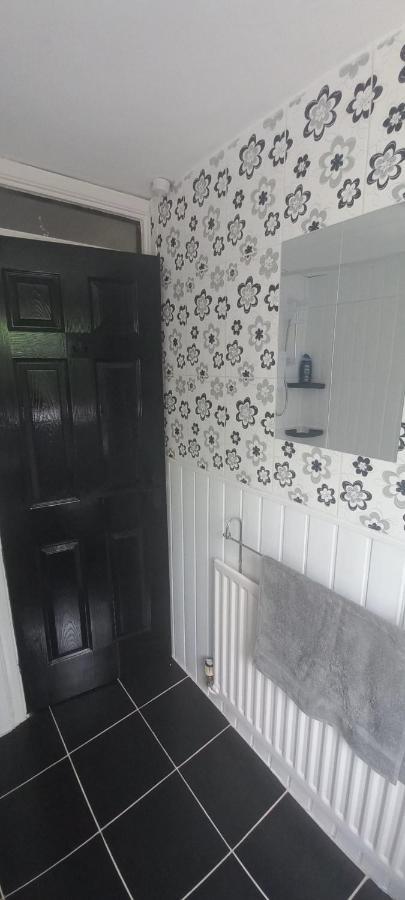 6-Min Walk To New Cross Parking Long Stay Discounts Wolverhampton Bagian luar foto