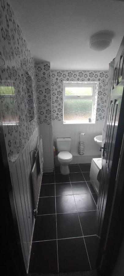 6-Min Walk To New Cross Parking Long Stay Discounts Wolverhampton Bagian luar foto